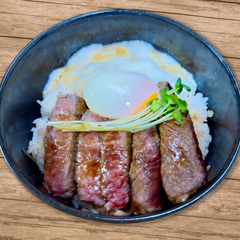 温玉とろろサーロインステーキ丼