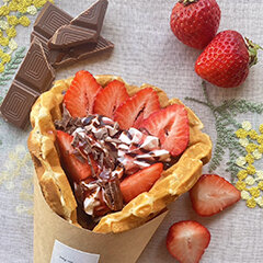 ストロベリーチョコレート ワッフルロール